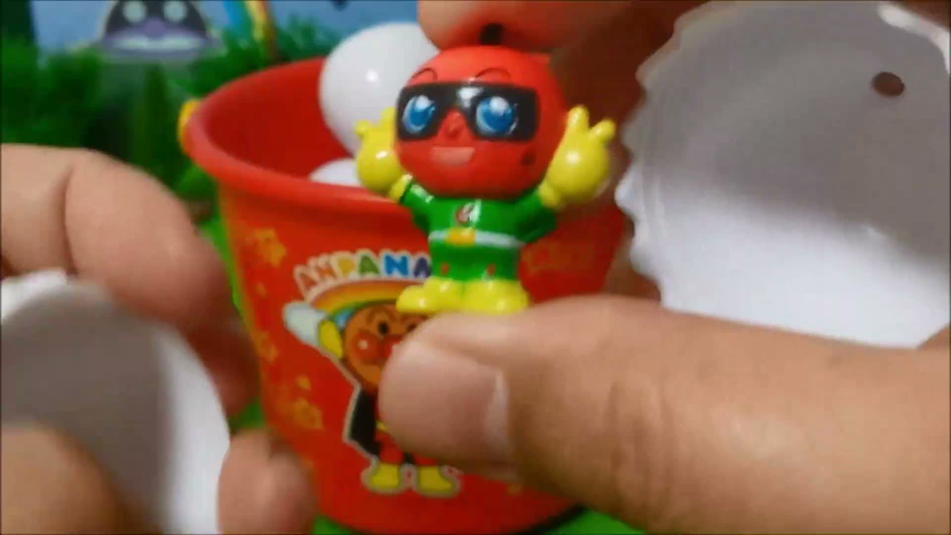 Entertainment Video: Happy shopping for toys at the supermarket