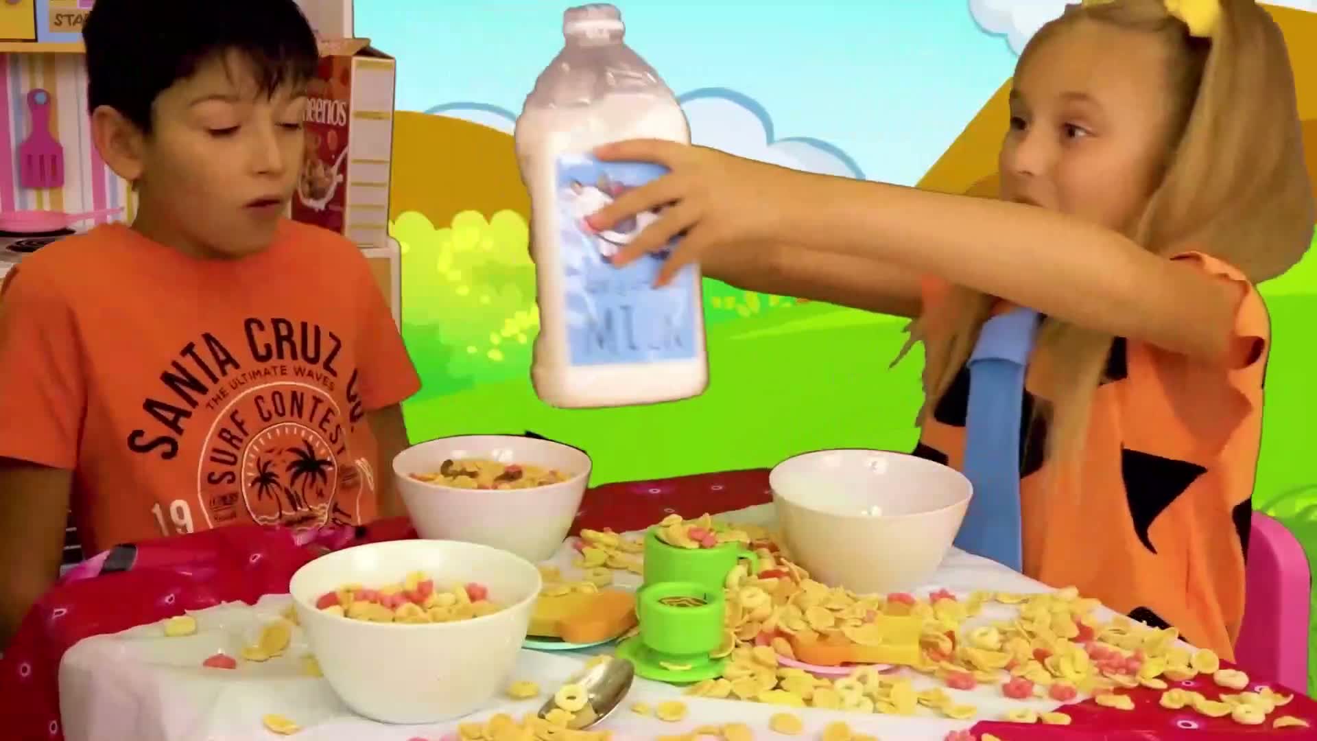 Smile Family 📺 - Max Makes a Toy Breakfast and Develops Proper Eating Habits