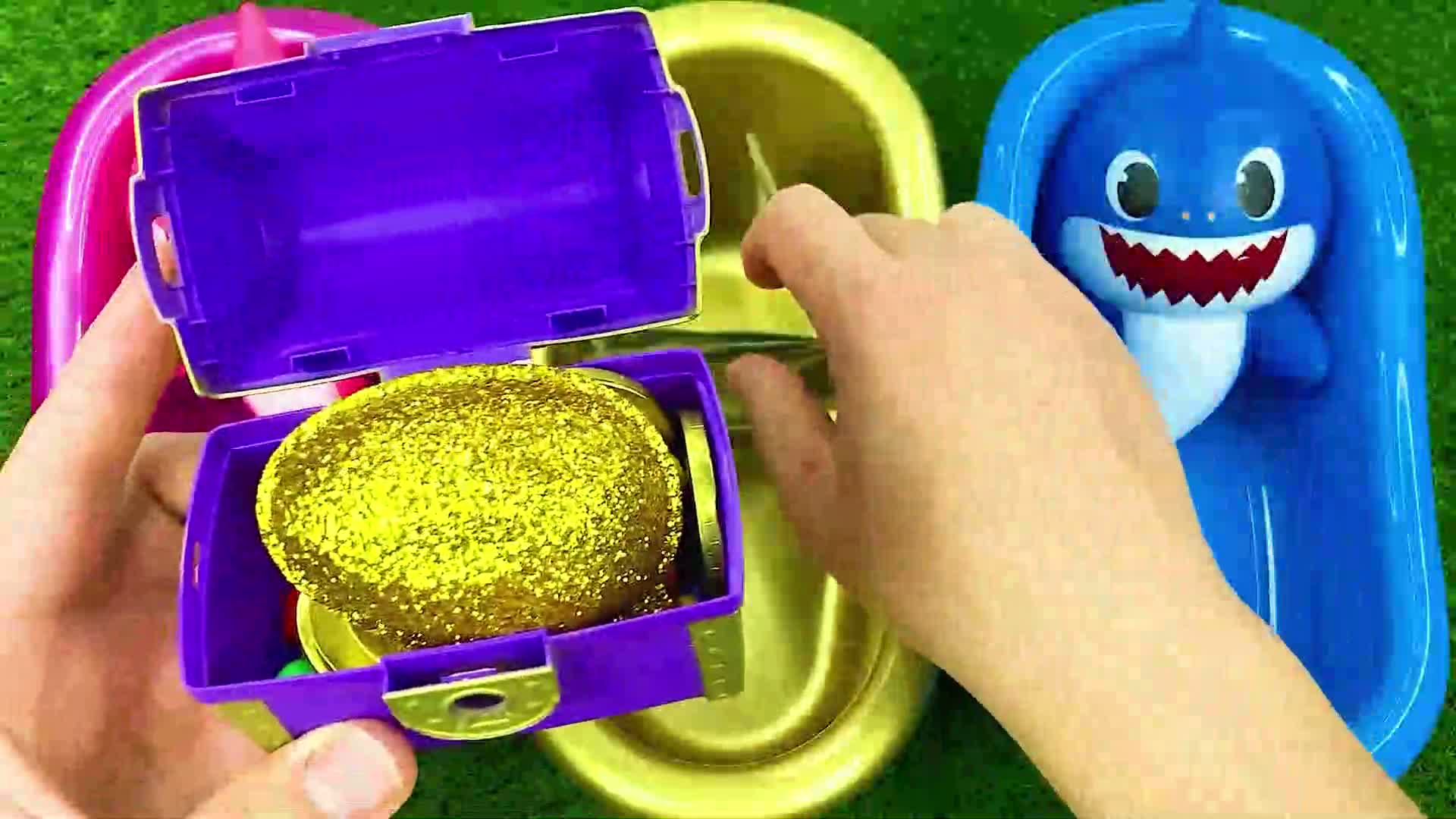 Kids Video: Cute Baby Dolls and Colorful Candies Party